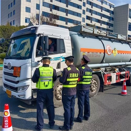 宜春市交通運輸執法支隊 守護旅客平安回家路，保障城市配送運輸服務